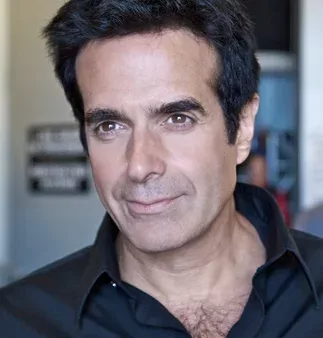 Magicien le plus connu au monde, David Copperfield, le maitre magicien. david copperfield magicien le plus célèbre du monde
