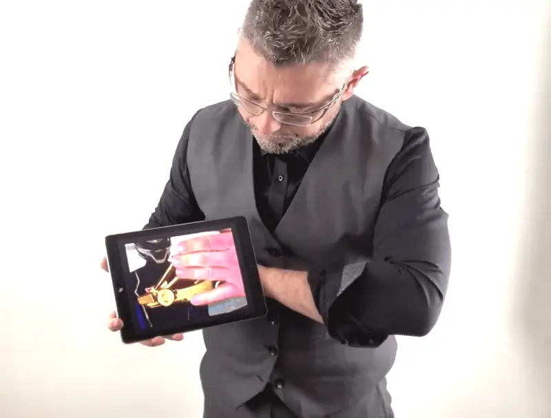 magie_numerique_magicien_ipad_lyon-min (1) Magicien Numérique avec un ipad pour animer une soirée